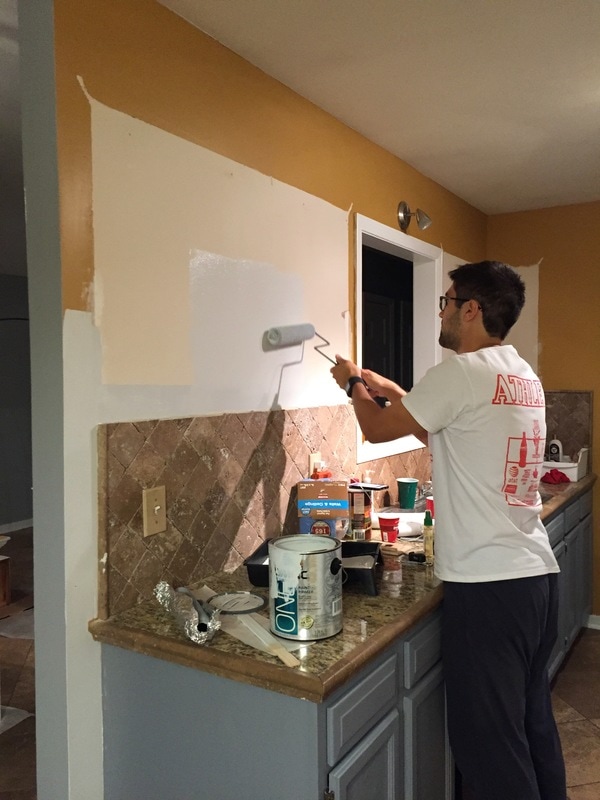 ONEGIRLMANYIDEA's Tips and tricks on how to paint cabinets and kitchen walls. 